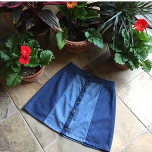 Nwt Francescas two tone Denim skirt
